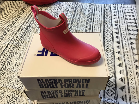 Xtratuf Kid’s pink boots