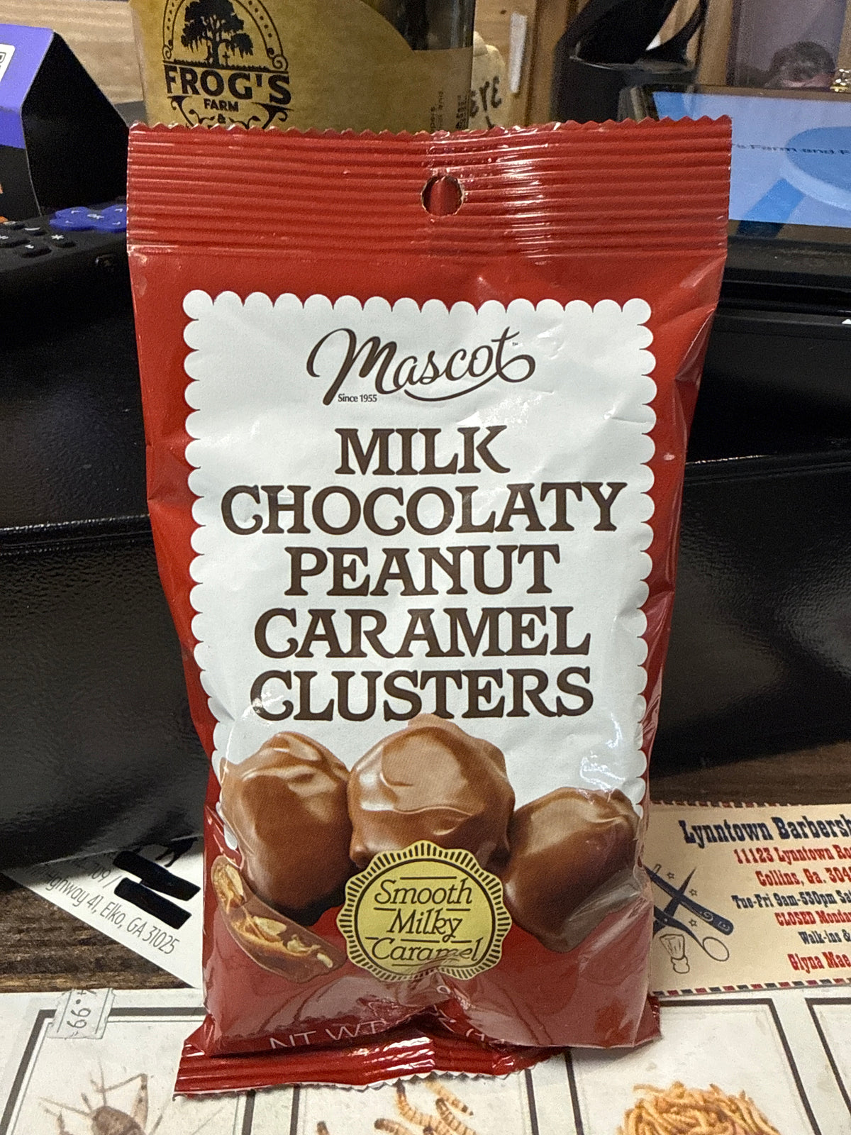 Mascot milky chocolaty peanut caramel clusters