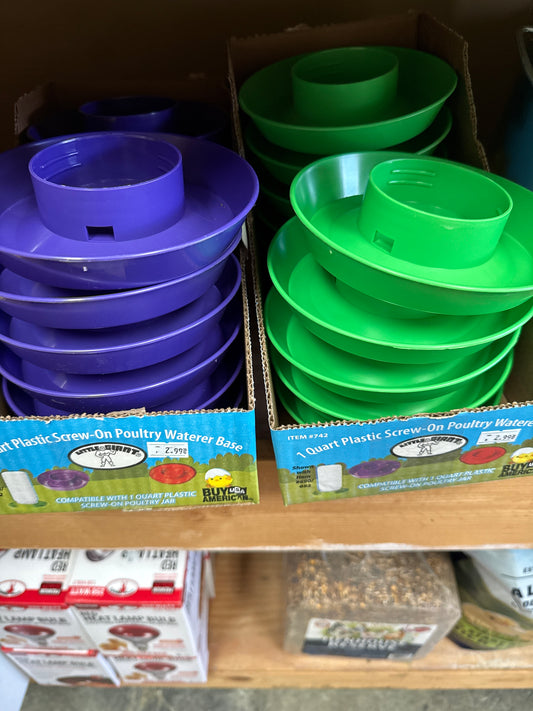 1 quart poultry waterer base-plastic screw on