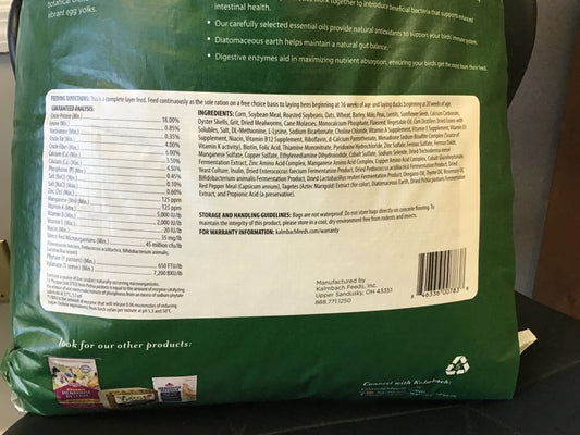 Kalmbach Henhouse Reserve Love Bug Soy-Free Layer