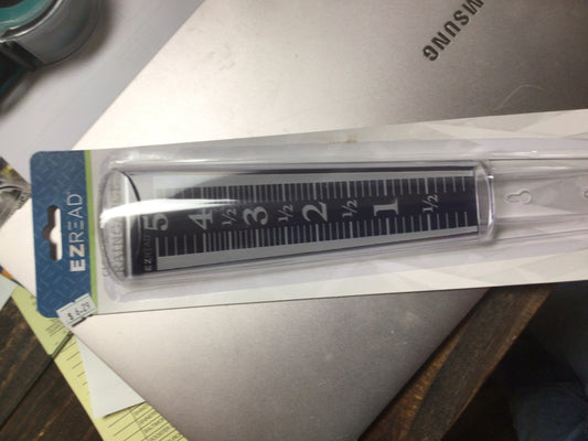 Magnifying rain gauge